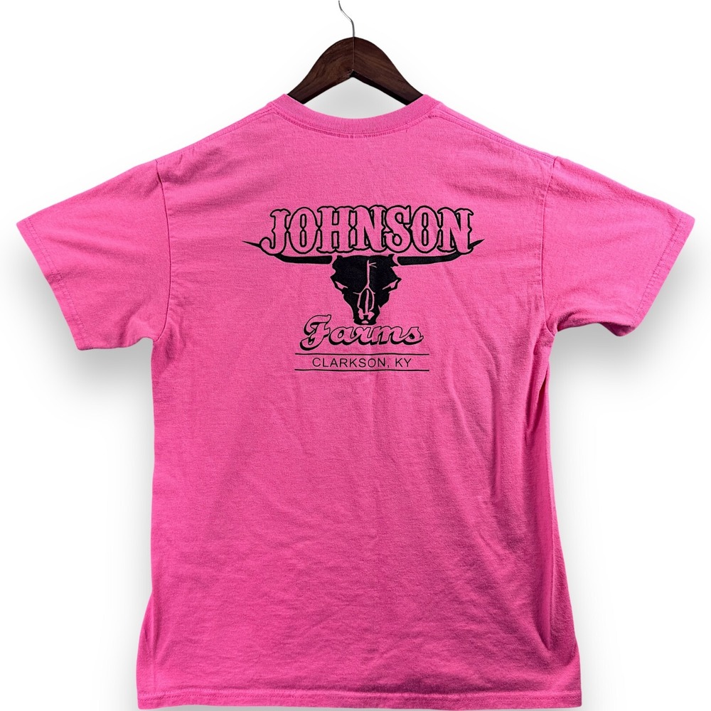 Gildan Johnson Farms Clarkson KY Pink Graphic T-Shirt Mens Medium Short Sleeve